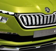 ŠKODA Auto jede, Volkswagen pod tlakem. Čína je pro EU rizikem. Nejistoty trvají a ochrana majetku zůstává zásadní