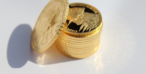 Inflace se drží nízko, centrální banky sazby ponechávají. Titulky budí emoce. I přes slábnoucí data zůstáváme v USA